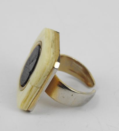 Pierre CARDIN : bague en métal argenté doré,...