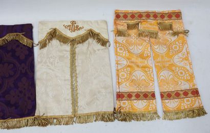 QUATRE CONOPEES de tabernacle en tissu et...