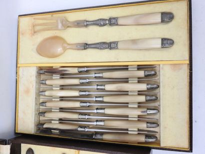 APOLLO: Ménagère en métal de 24 couteaux...