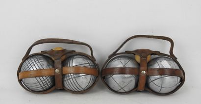 DEUX PAIRES de boules de pétanque club K...