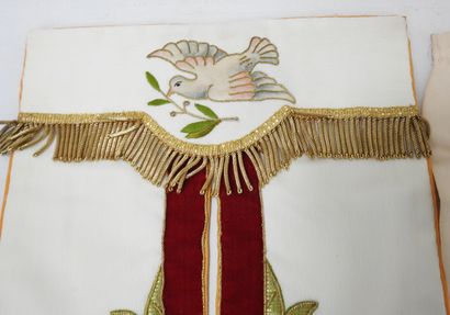 CINQ CONOPEES de tabernacle en tissus, soie...