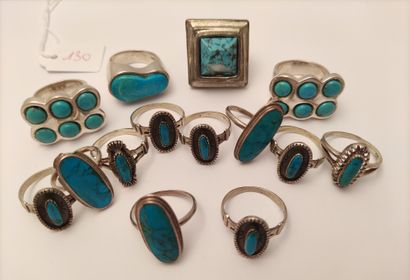 LOT de 14 bagues ornées de turquoises. 13...