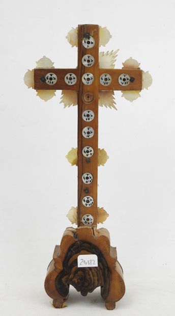 CROIX DE JERUSALEM en bois et plaquette de...