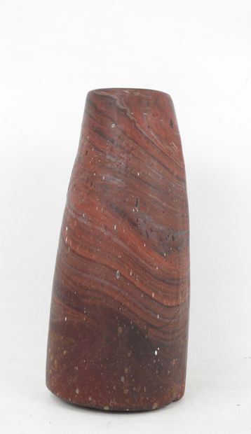 
VASE en pate de verre dans les tons rouges...
