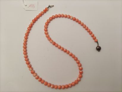 COLLIER choker de perles de corail peau d'ange...