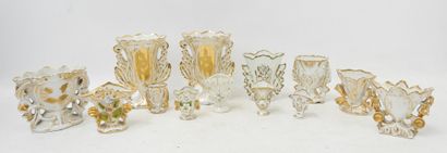 LOT DE 13 VASES de mariage en porcelaine...