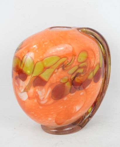 VASE APPLATI en verre soufflé orange et jaune....