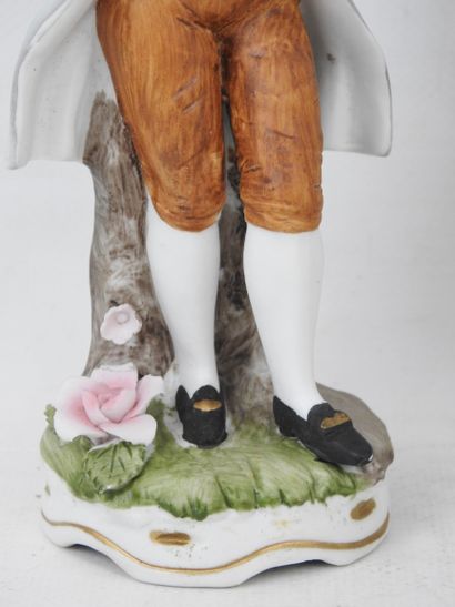 CAPODIMONTE: deux personnages en biscuit...