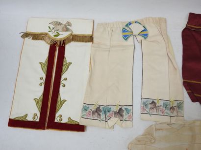 CINQ CONOPEES de tabernacle en tissus, soie...