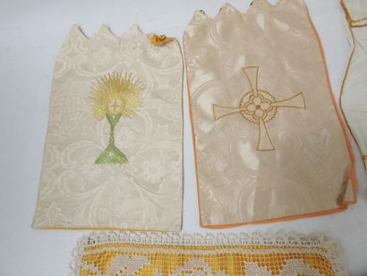 HUIT devants de tabernacle ou conopée en...