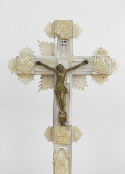 CROIX DE JERUSALEM en bois et plaquette de...