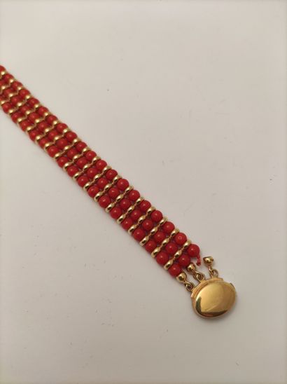 BRACELET souple à rois rangs de perles de...