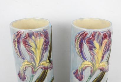 PAIRE DE VASES rouleau en faïence à décor...