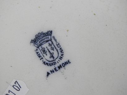 SAINT AMAND : Anémone, large cuvette en faience...