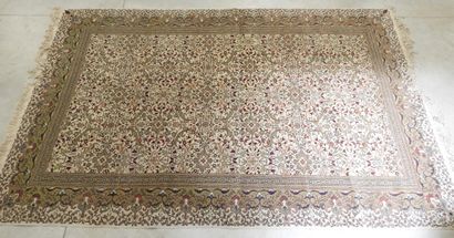 TAPIS Samarcande en laine polychrome. 195...