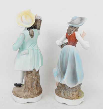 CAPODIMONTE: deux personnages en biscuit...