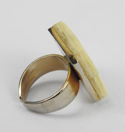 Pierre CARDIN : bague en métal argenté doré,...