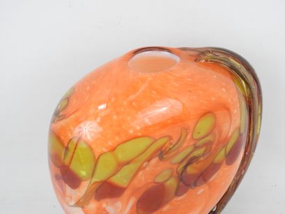 VASE APPLATI en verre soufflé orange et jaune....