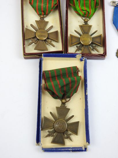 FRANCE. Lot de 3 croix de guerre 14-15, 14-16,...