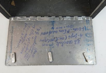 FRANCE-URSS. Caissette à outils en tôle d'aluminium...