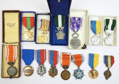 FRANCE. Lot de médailles diverses, mérite...