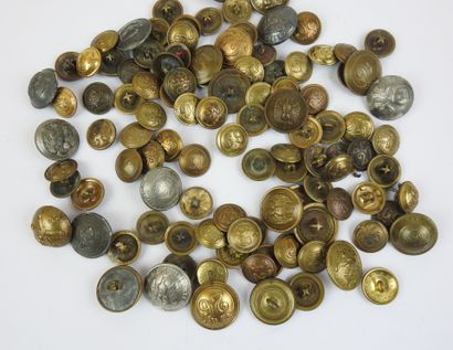 FRANCE. Lot de 106 boutons environ d'époque...