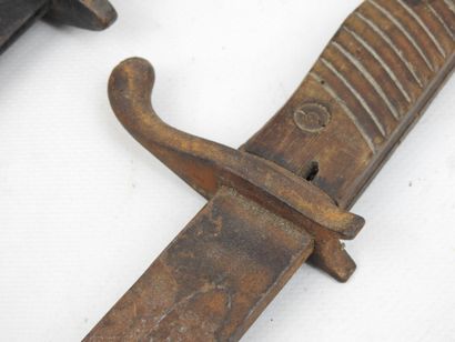 LOT. Baïonnette Mauser 1915 signée de Simson...