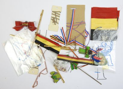 FRANCE. Lot de rubans, barrettes épingles...