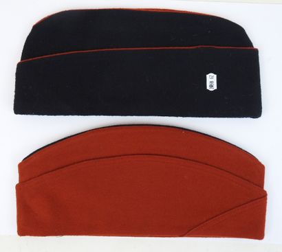 FRANCE. Bonnets de police, modèle 1946 de...