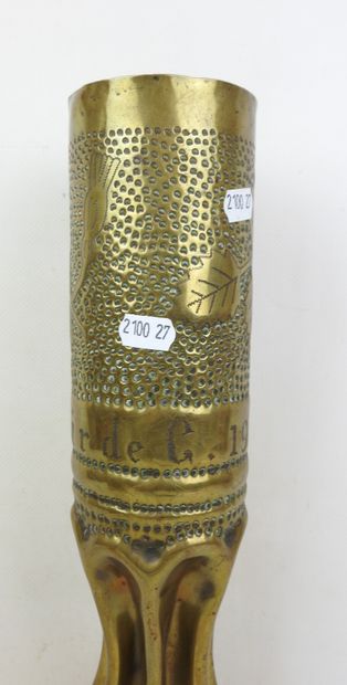 FRANCE: Douille de 75 en laiton repoussé...