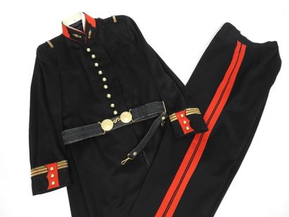 FRANCE. Tenue modèle 1931 de capitaine d'artillerie...