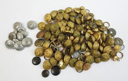 FRANCE. Lot de boutons essentiellement d'officier...