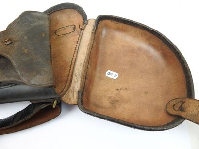 FRANCE. Etui de revolver 1892 en cuir noir,...