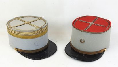 FRANCE. Suite de 2 képis, peu courant capitaine...