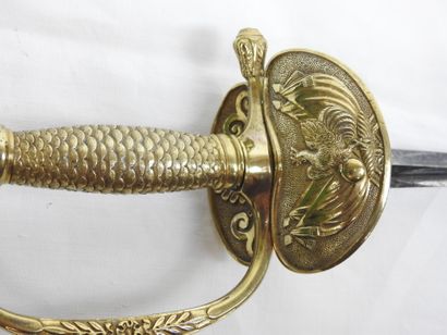 FRANCE. Epée d'officier à fusée en laiton...