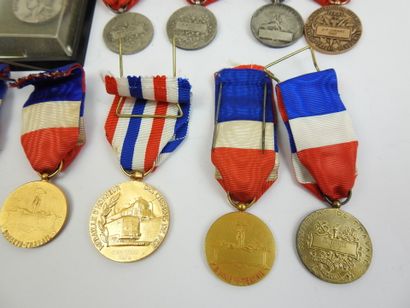 FRANCE. Lot de 10 médailles d'honneur, ministère...