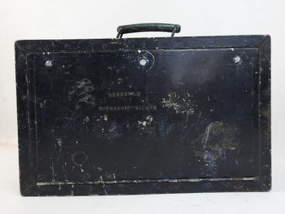 FRANCE-URSS. Caissette à outils en tôle d'aluminium...