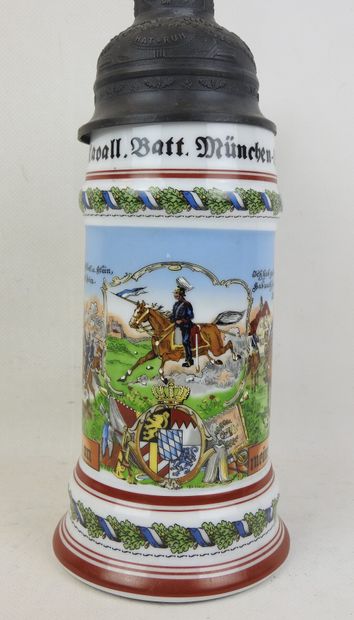 ALLEMAGNE. Chope de réserviste en porcelaine...