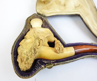 FRANCE. PIPE en écume représentant une tête...