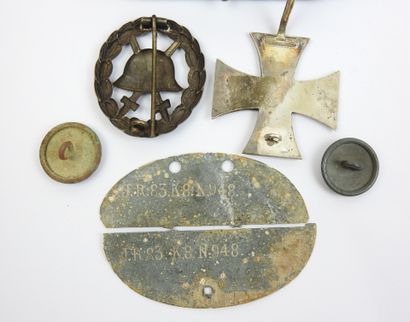 ALLEMAGNE. Boite à couvercle orné d'une croix...