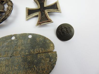ALLEMAGNE. Boite à couvercle orné d'une croix...