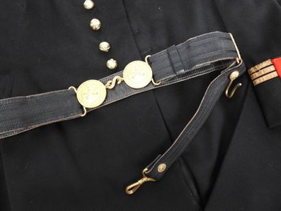 FRANCE. Tenue modèle 1931 de capitaine d'artillerie...
