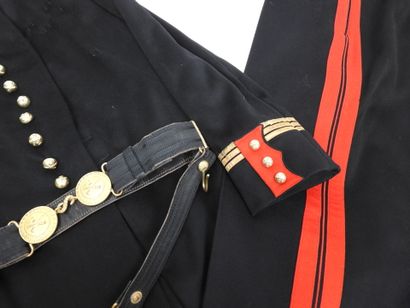FRANCE. Tenue modèle 1931 de capitaine d'artillerie...