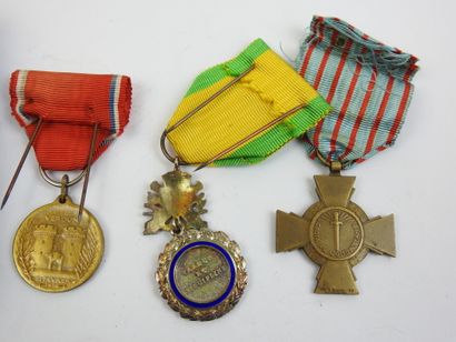 FRANCE. Suite de 5 médailles 14-18, croix...