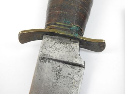 FRANCE. Couteau non réglementaire pour les...