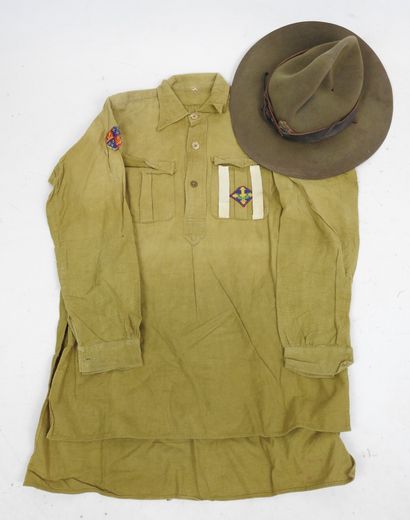 FRANCE. SCOUTISME. Chemise kaki avec insigne...