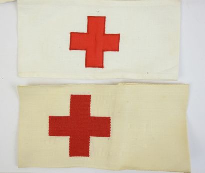 FRANCE. Lot de 3 brassards de la croix rouge,...