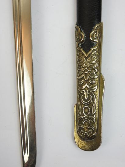 JAPON. Reproduction moderne d'une dague d'officier...