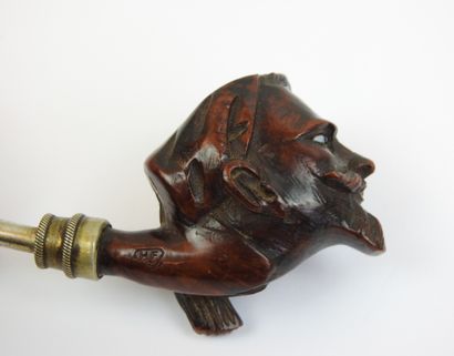 FRANCE. PIPE en bois représentant une tête...
