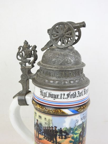 ALLEMAGNE. Chope de réserviste en porcelaine...